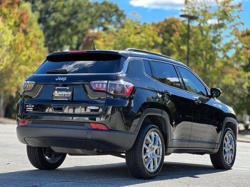 Diamond Black Crystal Pearlcoat 2022 Jeep Compass Latitude Lux