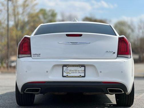 2018 Chrysler 300 S
