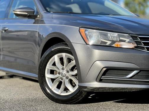 2018 Volkswagen Passat 2.0T R-Line