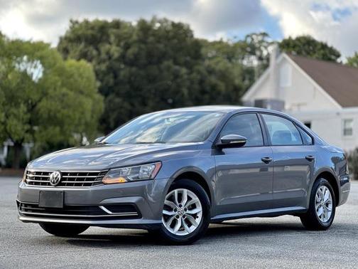 2018 Volkswagen Passat 2.0T R-Line
