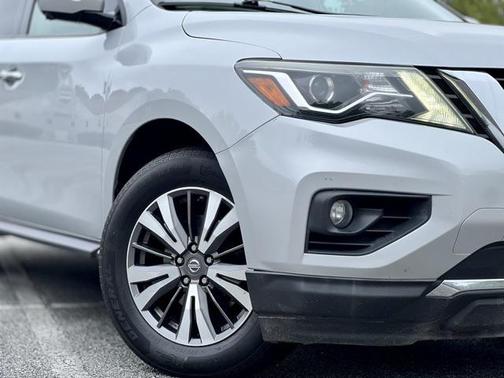 2018 Nissan Pathfinder SL