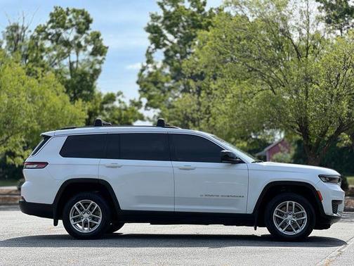 Bright White Clearcoat 2021 Jeep Grand Cherokee L Laredo