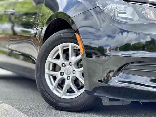 2020 Chrysler Voyager LXI