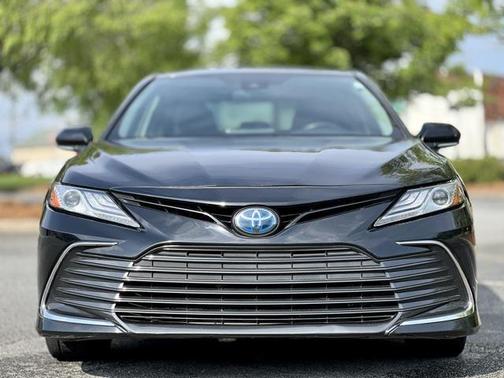 2022 Toyota Camry Hybrid XLE