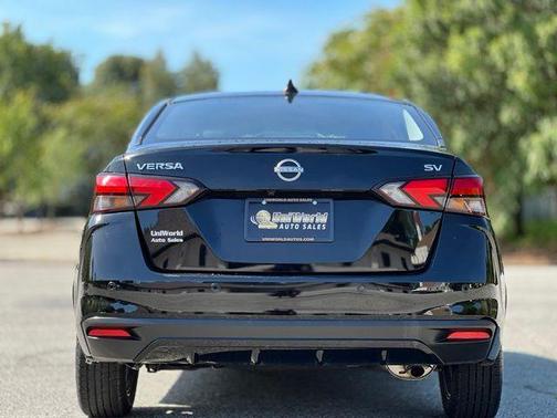 Super Black Metallic 2024 Nissan Versa 1.6 SV