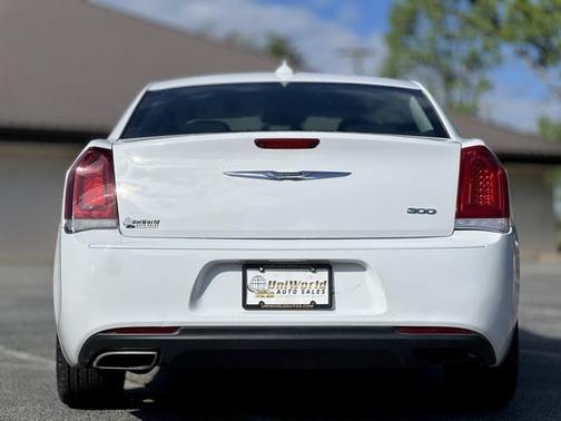 2019 Chrysler 300 Touring