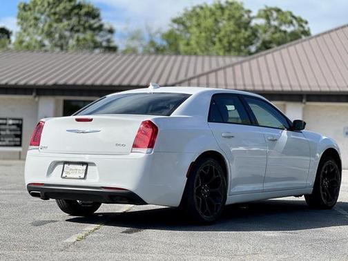 2019 Chrysler 300 Touring