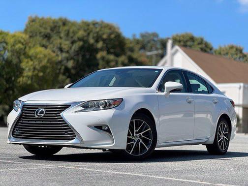 White Pearl 2016 Lexus ES 350 Base