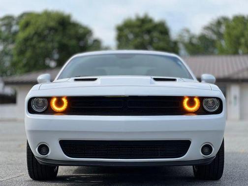 White Knuckle Clearcoat 2021 Dodge Challenger SXT