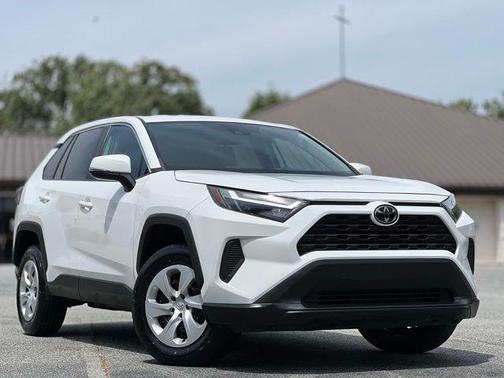 Ice Cap 2023 Toyota RAV4 LE