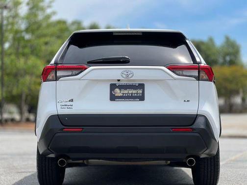 Ice Cap 2023 Toyota RAV4 LE