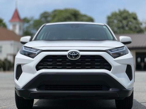 Ice Cap 2023 Toyota RAV4 LE