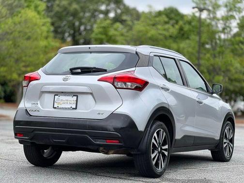 Brilliant Silver Metallic 2019 Nissan Kicks SV