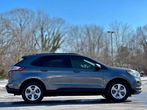 2022 Ford Edge SE