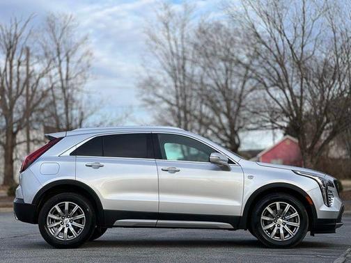 2022 Cadillac XT4 Premium Luxury