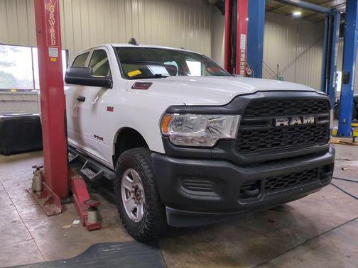 2020 RAM 2500 Tradesman Crew Cab 4X4 6'4' Box