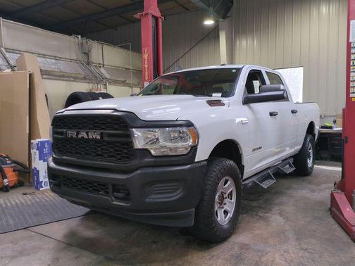 2020 RAM 2500 Tradesman Crew Cab 4X4 6'4' Box
