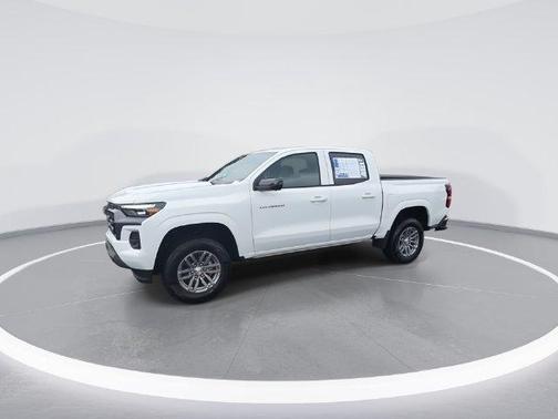 Summit White 2026 Chevrolet Colorado LT