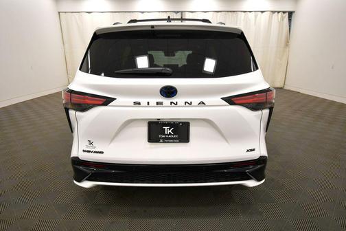 Ice Cap 2025 Toyota Sienna XSE 7 Passenger