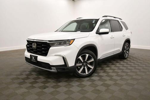 White 2024 Honda Pilot Touring 8-Passenger