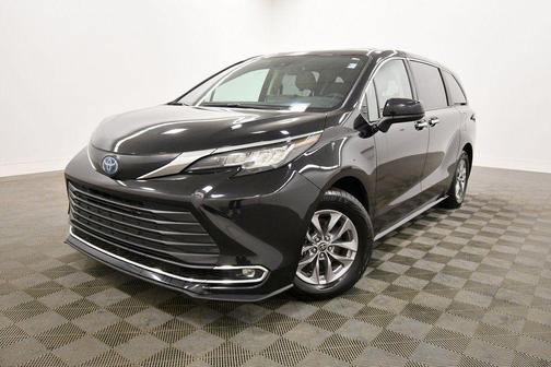 2022 Toyota Sienna XLE