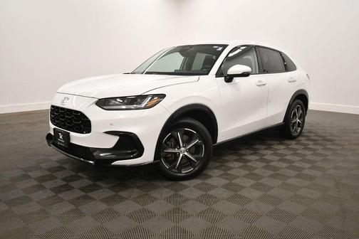White 2023 Honda HR-V EX-L