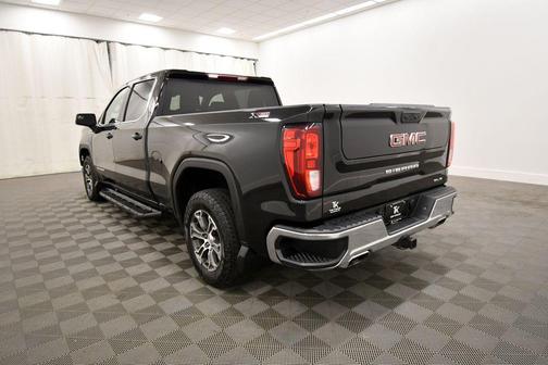 Onyx Black 2022 GMC Sierra 1500 SLE