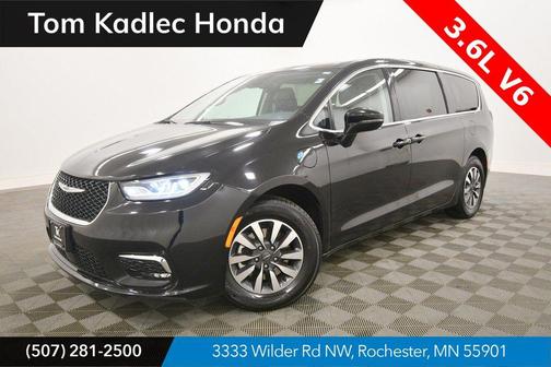 2024 Chrysler Pacifica Hybrid Select