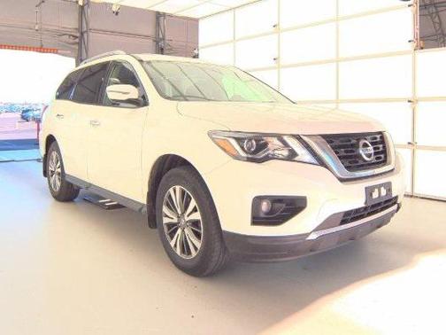 2020 Nissan Pathfinder SV