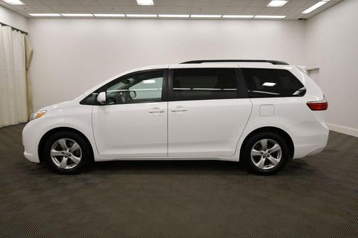 Super White 2016 Toyota Sienna LE