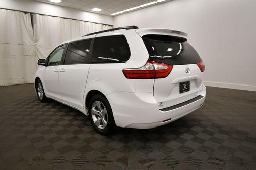 Super White 2016 Toyota Sienna LE