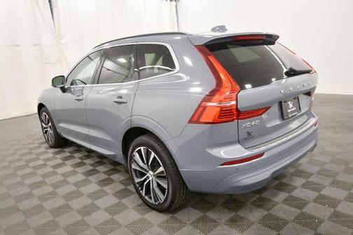 2022 Volvo XC60 B5 Momentum