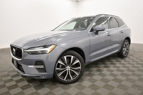 2022 Volvo XC60 B5 Momentum