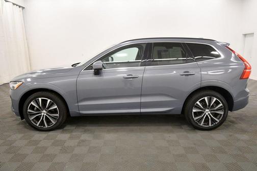 2022 Volvo XC60 B5 Momentum