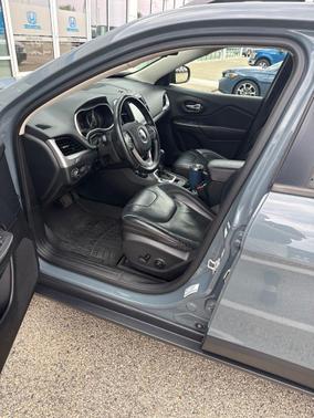 Gray 2015 Jeep Cherokee Trailhawk