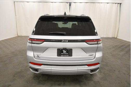 2022 Jeep Grand Cherokee Summit