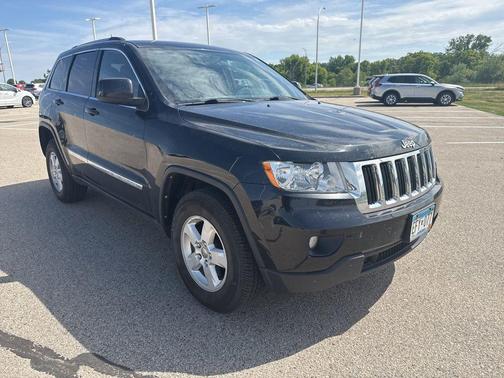 Brilliant Black Crystal Pearlcoat 2013 Jeep Grand Cherokee Laredo