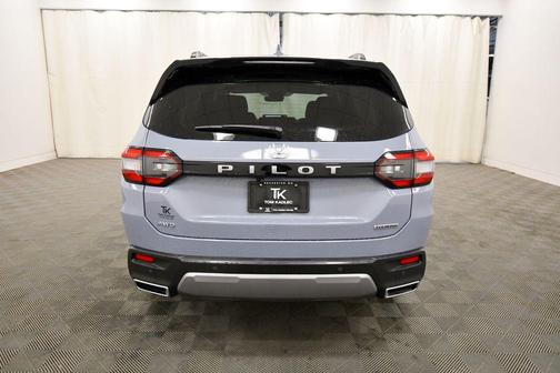 Sonic Gray Pearl 2026 Honda Pilot Touring 8-Passenger