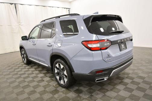 Sonic Gray Pearl 2026 Honda Pilot Touring 8-Passenger