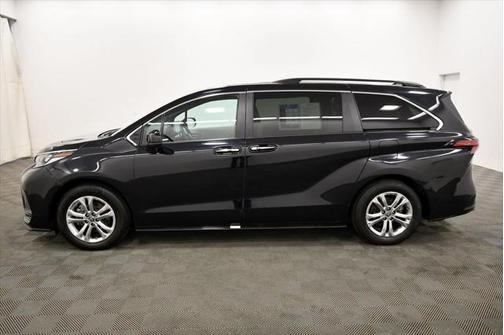 2022 Toyota Sienna XSE 7 Passenger