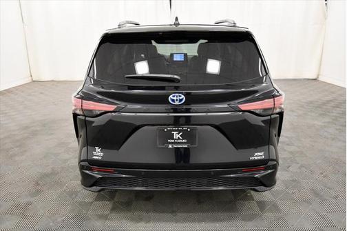 2022 Toyota Sienna XSE 7 Passenger