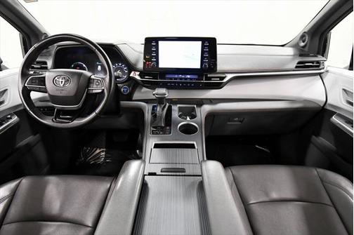2022 Toyota Sienna XSE 7 Passenger