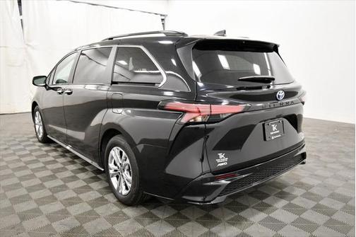 2022 Toyota Sienna XSE 7 Passenger