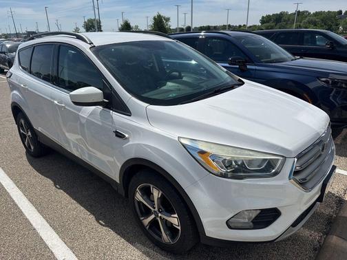 Oxford White 2017 Ford Escape SE