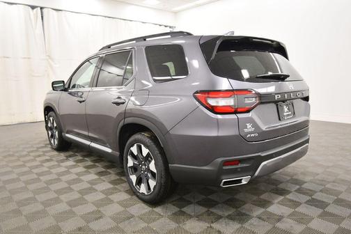 Modern Steel Metallic 2026 Honda Pilot Touring 8-Passenger