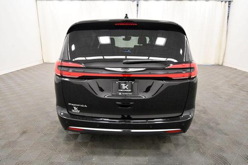 Diamond Black Crystal Pearlcoat 2025 Chrysler Pacifica L