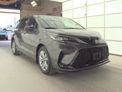 2022 Toyota Sienna XSE 7 Passenger