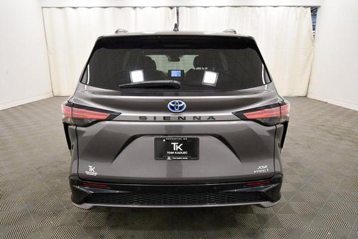 2022 Toyota Sienna XSE 7 Passenger