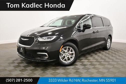 Diamond Black 2024 Chrysler Pacifica Touring L
