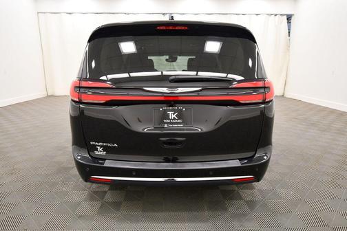 Diamond Black 2024 Chrysler Pacifica Touring L